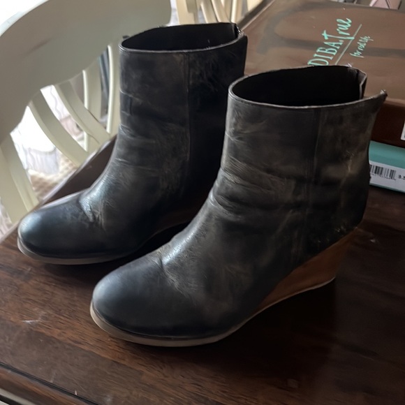 DIBA TRUE Bubble Bath Vintage Leather Wedge Bootie - Picture 6 of 8